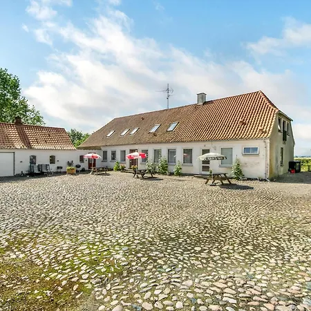 5 Bedroom Lovely In Sydals Hébergement de vacances *